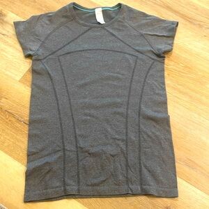 IVVIVA/LULULEMON girls athletic tee size 14 gray NEW W/O tag